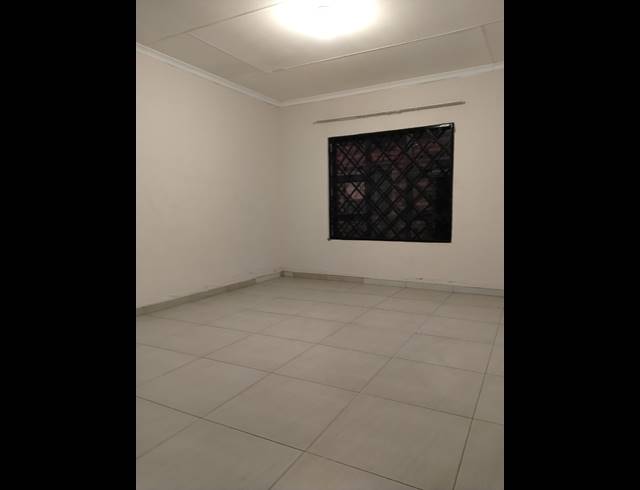 5 BEDROOM FREESTANDING FOR SALE IN FLAMWOOD
